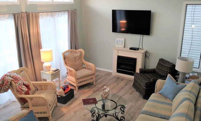 North End Condo | Short Walk to Beach - Northend 2Bd/2Bth