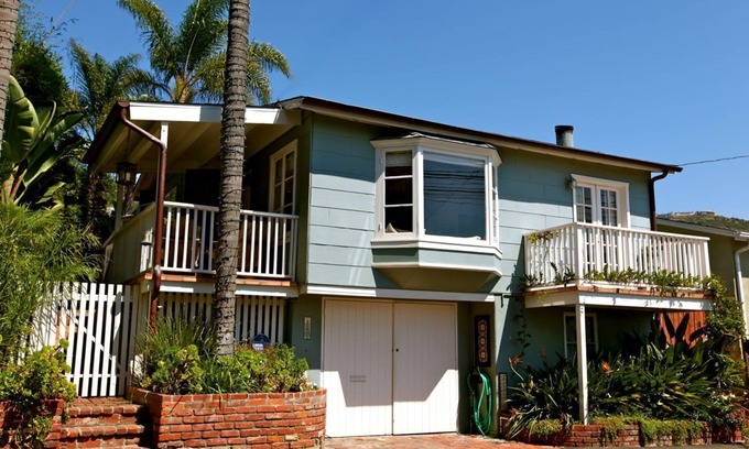 South Laguna Cottage | Short walk to the beach