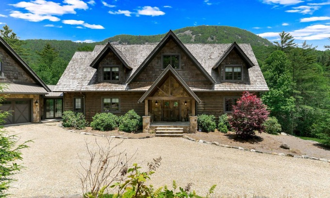 Highlands Cabin | Shortoff Mountain View | Luxury Home Minutes From Downtown With Great View Of Shortoff Mountain