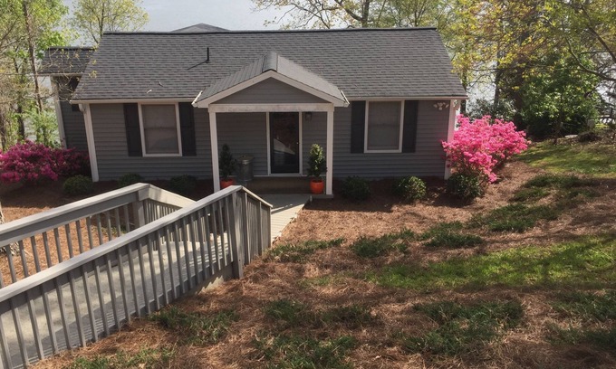 New London House | Showcasing views of the National Forest and the main channel of Badin Lake!
