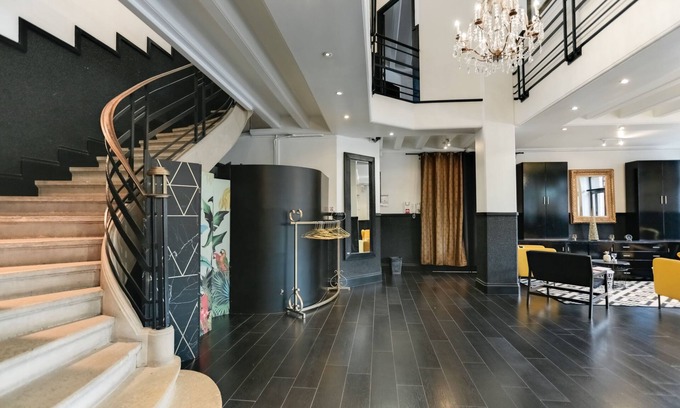 Gorge de Loup Apartment | Showroom, atypical event space