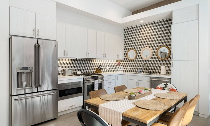 Palm Desert Condo | Showstopper Mid-Century Modern Palm Desert Condo, Walkable To Shops & Eateries!