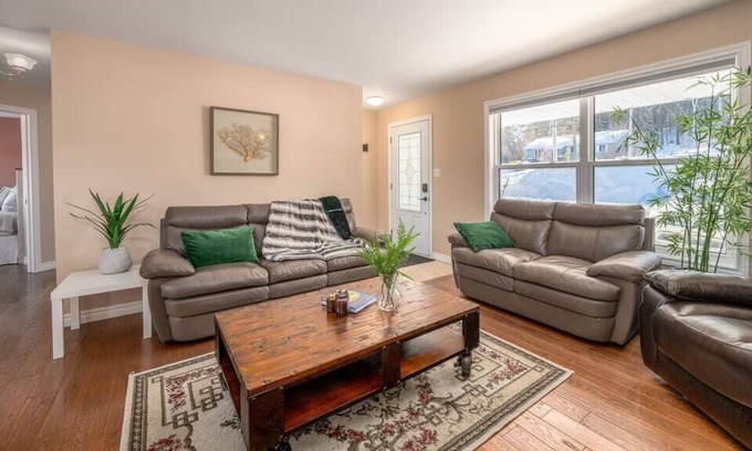 Bancroft House | Shred Shed | No Service Fees | Patio and BBQ