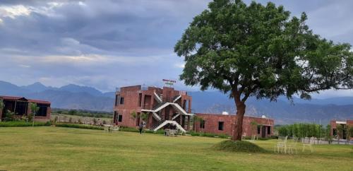 Abu Road Hotel | ShriGo Mount Down Resorts, Mount Abu