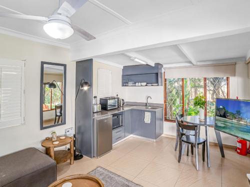Umhlali Beach Apartment | Shrimp Lane Cottages, Saw Sea Chalet