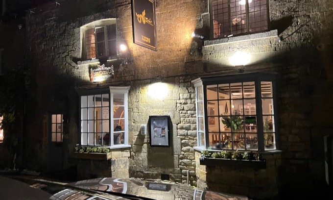 Moreton-in-Marsh House | Siam cottage guesthouse over 300 years old with Thai restaurant