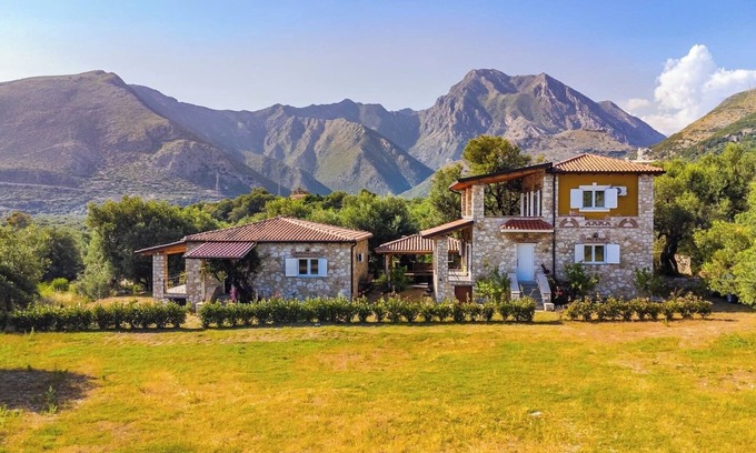Borsh House | Siar | The Large Villa