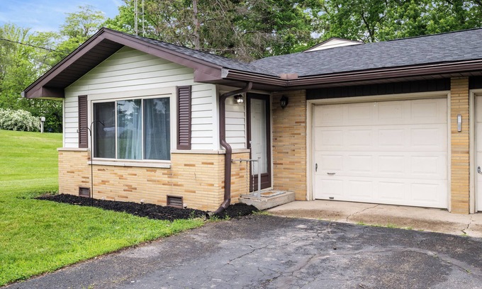Muncie House | Side B Private Entry Sleeps 6 Kayaks Firepit River Access