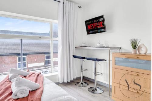 Stoke-on-Trent Apartment | Sienna Studio 2A Smart TV Netflix Ready