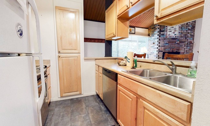 Mammoth Lakes Condo | Sierra Manors 75 Cozy and Comfy Condo, On the Shuttle Route by RedAwning