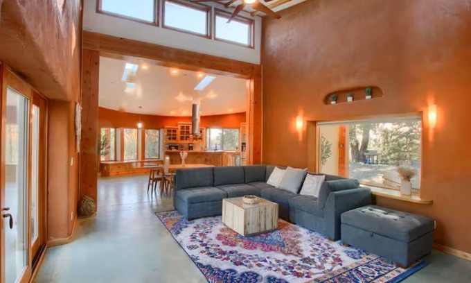 Mariposa House | Sierra Meadows Ecovilla close to Yosemite with 4 Bedrooms & WiFi