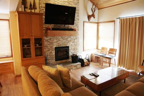 Mammoth Lakes Apartment | Sierra Megeve #7 Condo