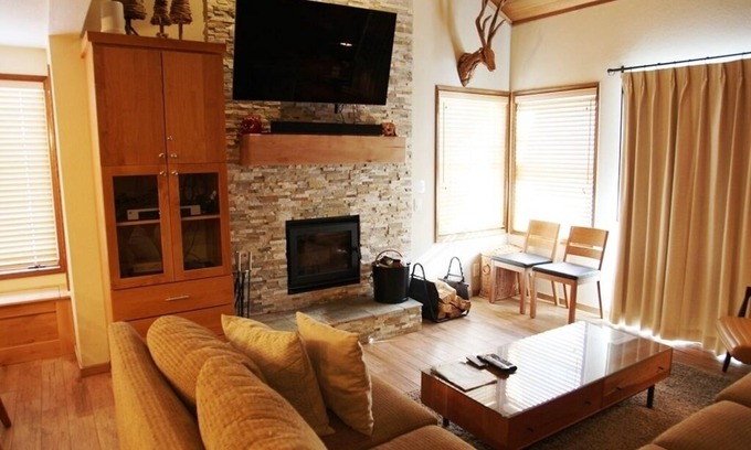 Mammoth Lakes Condo | Sierra Megeve 7 Deluxe Remodeled Condo, Just A Short Walk To Canyon Lodge by RedAwning