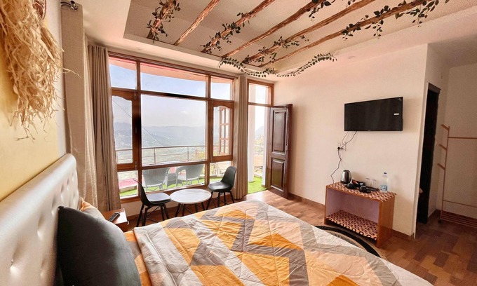 Shimla Apartment | Siesta Homestay 1BR - balcony in shimla