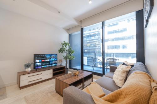 South Yarra Apartment | Signature South Yarra Style 2br2bafree Parking