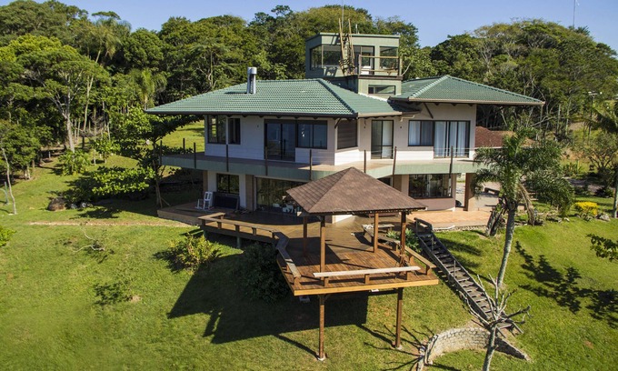 Sao Judas Tadeu House | Silence and privacy with unique look