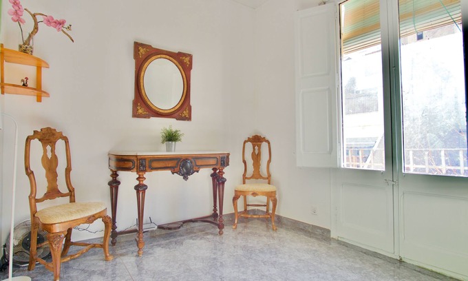 el Camp d'en Grassot i Gracia Nova Apartment | Silent flat in Gracia minutes 10 minutes walking from Sagrada Familia!