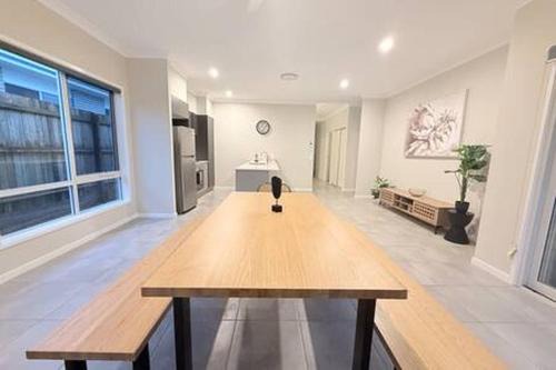 Griffin House | Silky Oak Stay - Brand New House in Griffin
