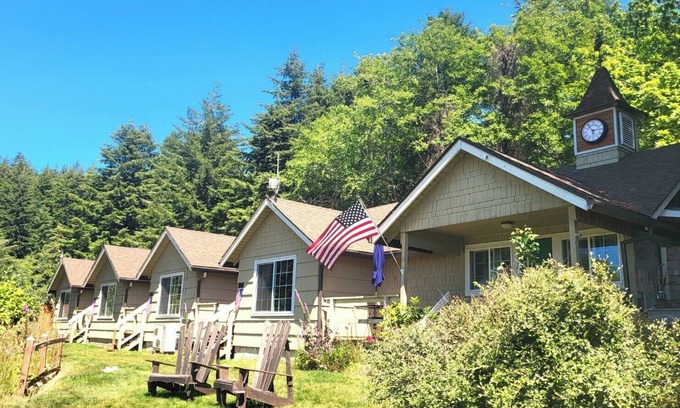 Westlake Apartment | Siltcoos Station Retreats