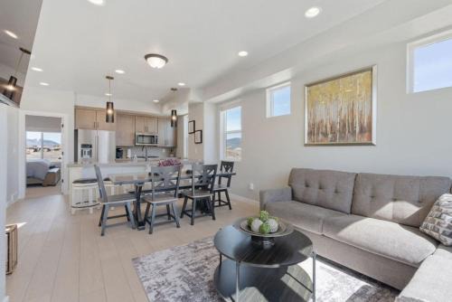 Park City House | Silver Creek Townhome with Hot Tub l Poppy