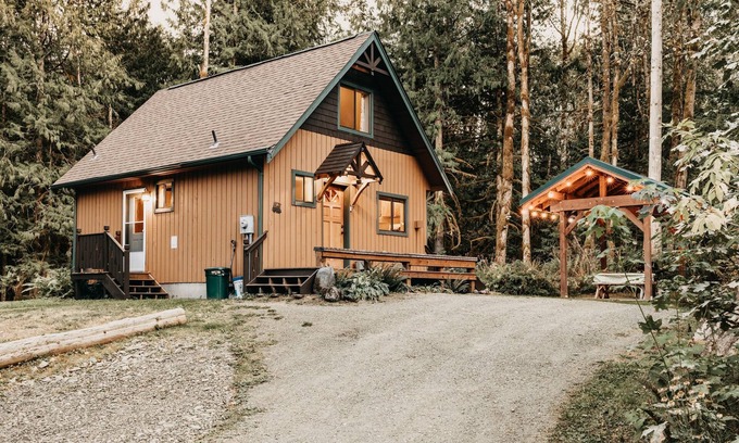 Maple Falls Cabin | Silver Lake Cabin #67 - Hot Tub - Pets Ok - Wi-Fi