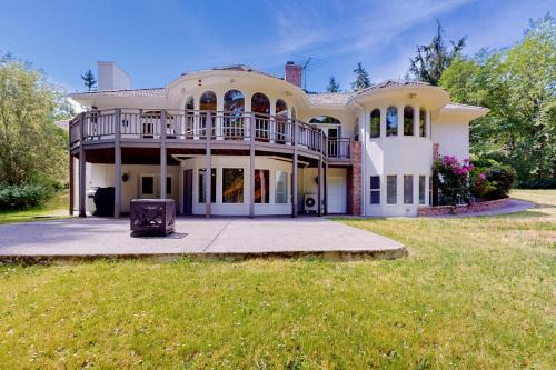 Oak Harbor House | Silver Lake Splendor