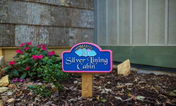 Fletcher Cabin | Silver Lining Cabin - Hello Relaxation! Sweet, well water, hot tub, pets