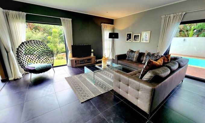 Pennington Villa | Silver Moon - Eden Rock