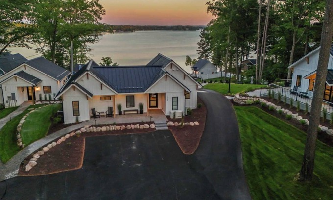 Traverse City House | Silver Oaks Resort ~ Cottage Four