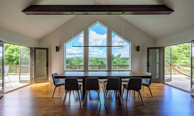 Hillsdale House | Silver Ridge: Hilltop Chalet w/Sweeping Views