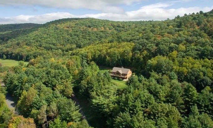 Hillsdale House | Silver Ridge: sweeping views in luxury chalet