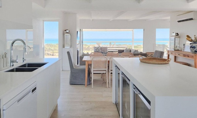 Silver Sands House | Silver Sands White House - Beachfront Oasis