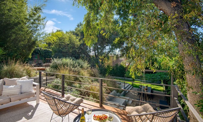 Silver Lake House | Silver Screen by AvantStay | Luxe Backyard Escape