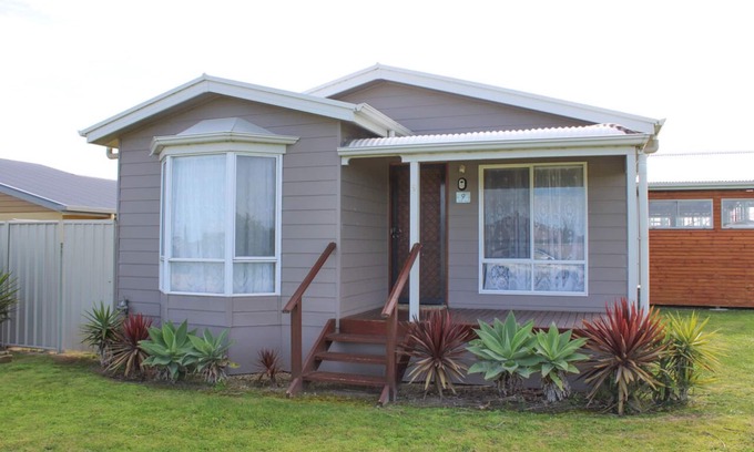 Waterhouse House | Silver Seas - Plenty of space for family fun! Backyard Cricket Delight!
