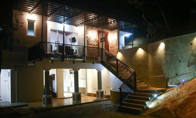Kandy Hotel | Silver Sign Hotel and Gem Gallery
