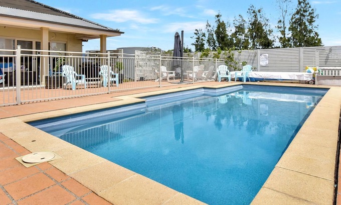Rothbury House | Silver Springs Estate 4br house + 6br house with Wifi, Pool. Fireplace, Views, Olives and Space