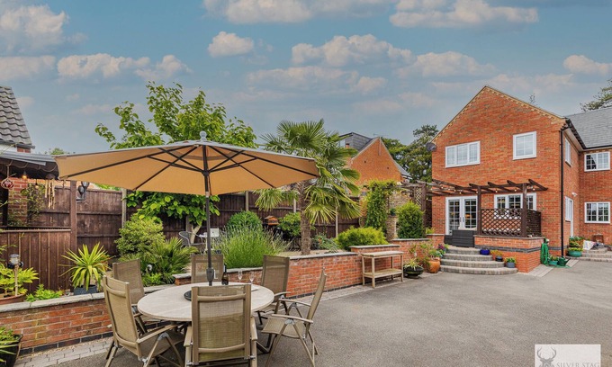 Markfield House | Silver Stag Properties, Luxurious 4 BR Haven