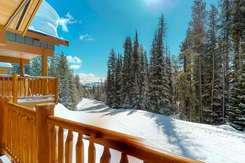 Snow Pine Estates House | Silver Tip 6