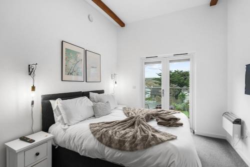 Porthtowan Apartment | Silvercroft Cottage - Luxury Modern Coastal Retreat Near Beach, Sleeps 4