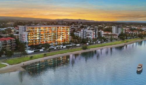 Biggera Waters Apartment | Silvershore Apartments on the Broadwater