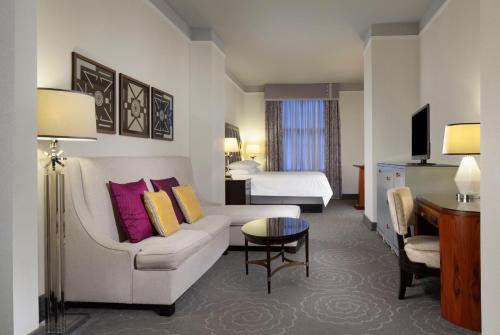 The Loop Hotel | Silversmith Hotel Chicago Downtown