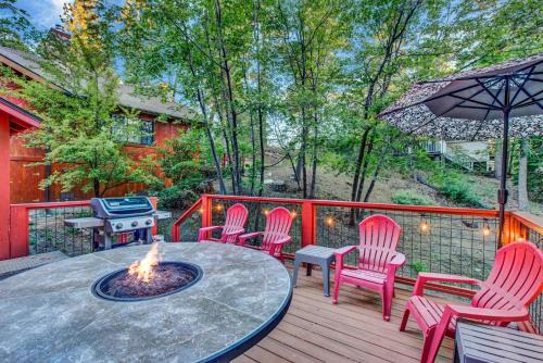 Moonridge Ski Chalet | Silvertip Pines Cozy Hillside Log Cabin Retreat
