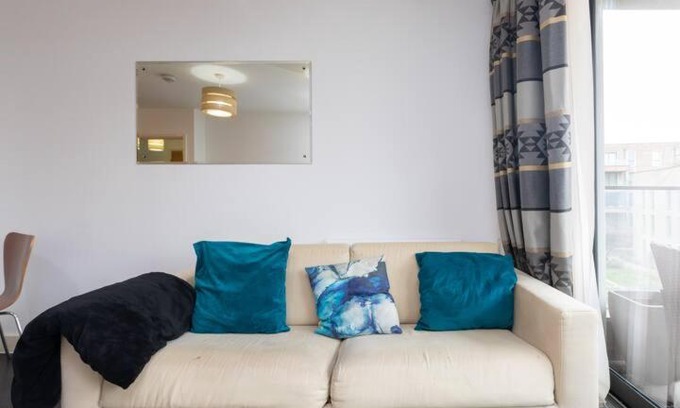 Royal Docks Apartment | Silvertown AP