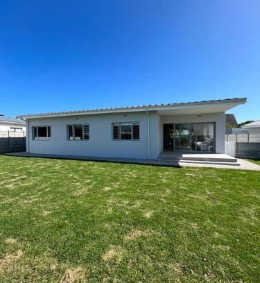 Struisbaai House | Silwer