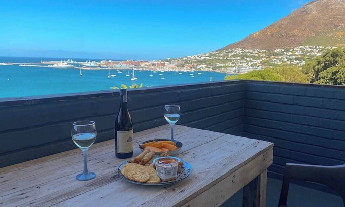 Redhill Apartment | Simon’s Town Seaside Apt | Views, Balcony, Parking