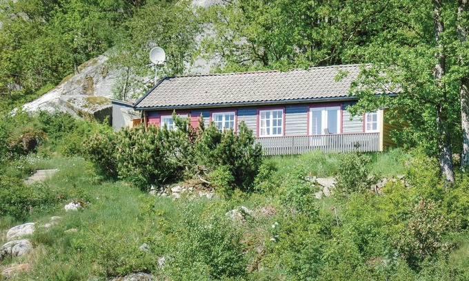 Lindesnes House | Simple and cozy cottage with panoramic views over the Lehnesfjord, which is not only rich in fish, b