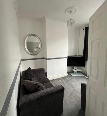 Newport Apartment | Simple basic flat apartment studio