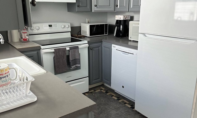 Amagansett North Bed & Breakfast | Simple Home Quick Walk to Village
