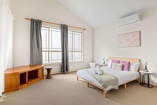 Bexley House | Simple No-Frills Double Room with Ensuite Bathroom & Air Conditioning in Bexley
