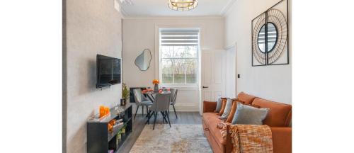 Faraday Apartment | Simplicity meets Warmth: 1-Bed Delight